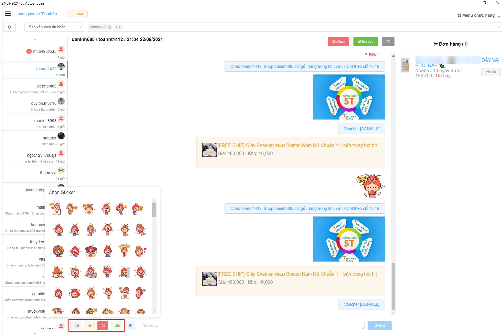 Các nút đính kèm sticker, voucher, hình ảnh và sản phẩm trong khung chat